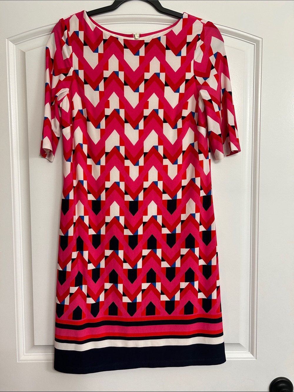 Eliza J Pink Dress / Size 4 / Lovely design/ 3/4 sleeve / zip back
